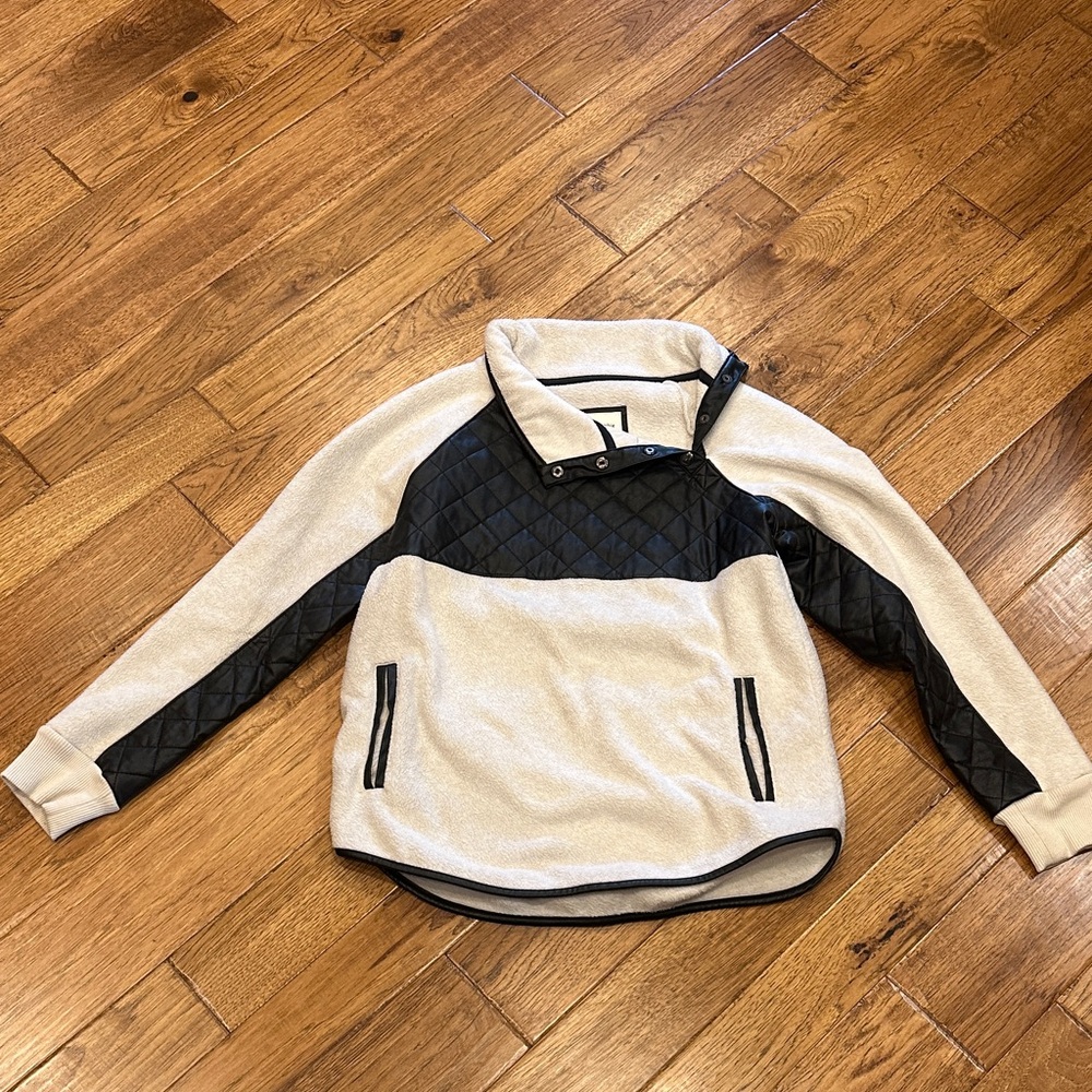 Abercrombie & Fitch Asymmetrical
Fleece
